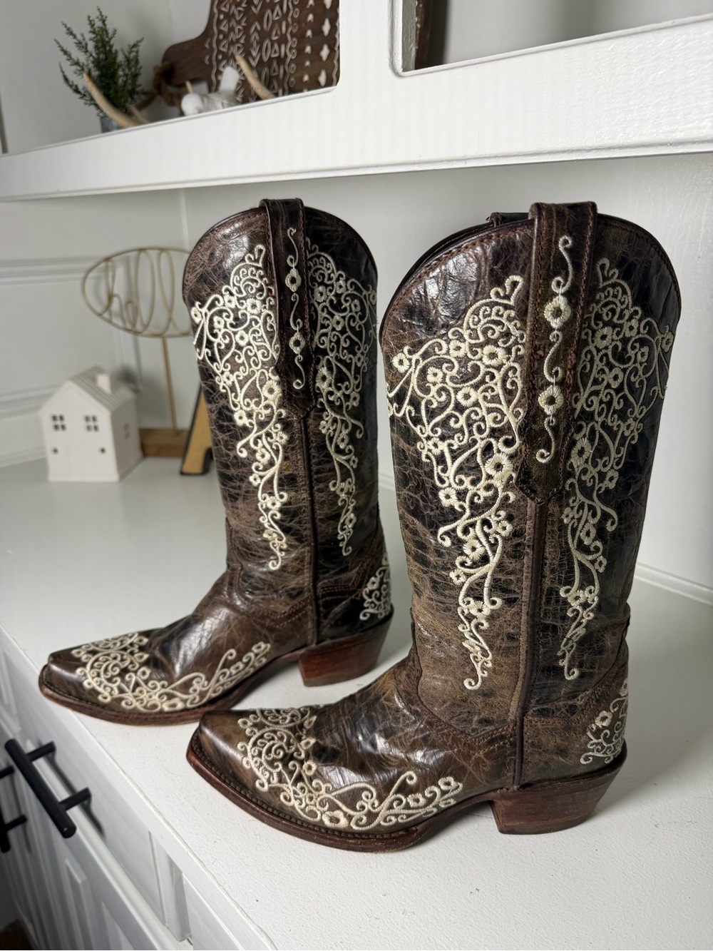 Wildflowers Womens 7 Brown Leather Cowboy Boots Cream Embroidered Snip Toe
